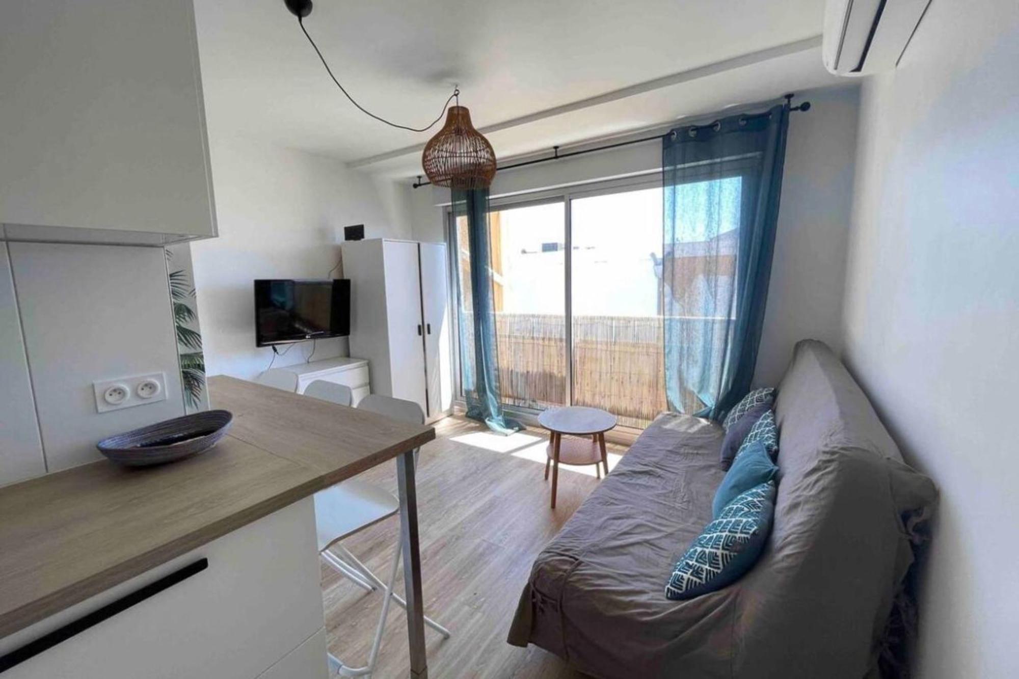 For 4 People Near The With Air Conditioning Apartment
